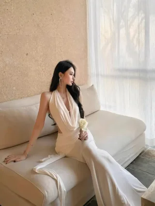 Ảnh 1 của Đầm dài lụa kem halter nữ sang trọng
