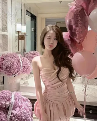 Photo 4 of Váy cúp ngực hồng bóng size M