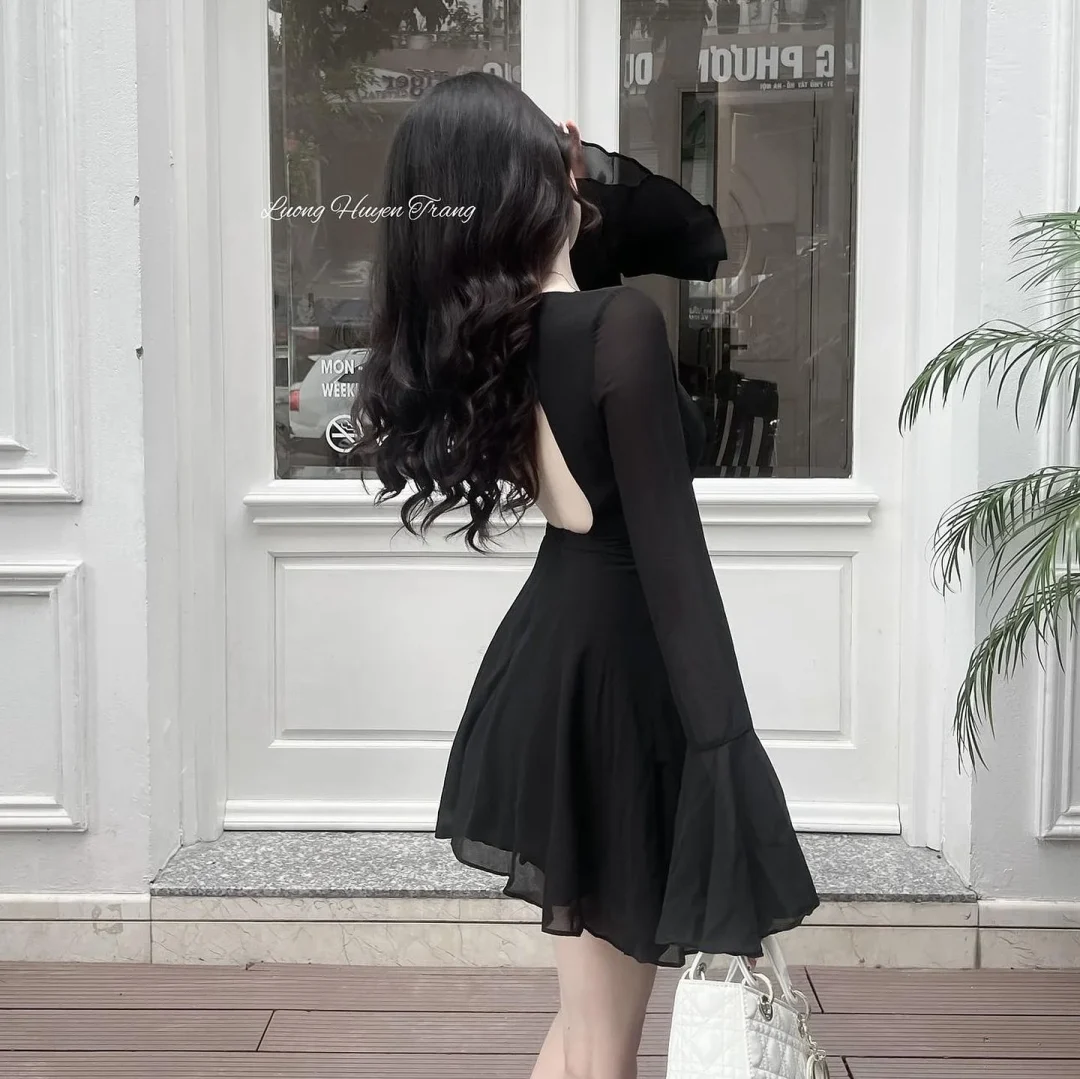 Photo 2 of Váy đen tay loe xòe nữ tính sexy
