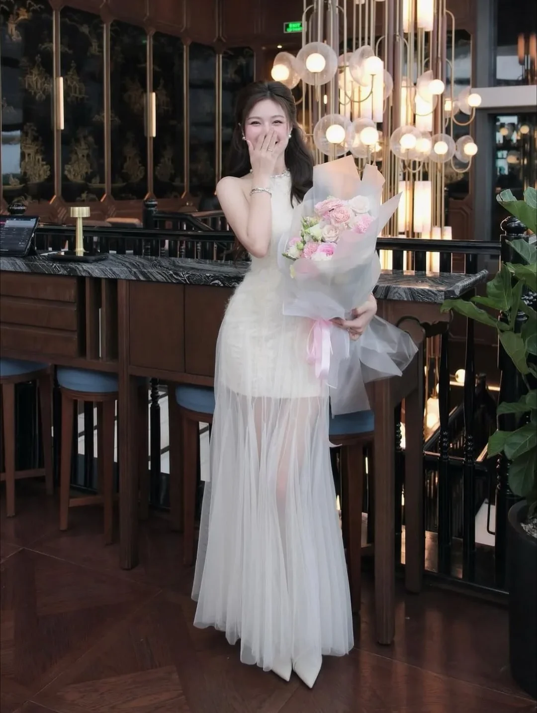 Photo 2 of Váy dạ hội trắng ren dài size S/M