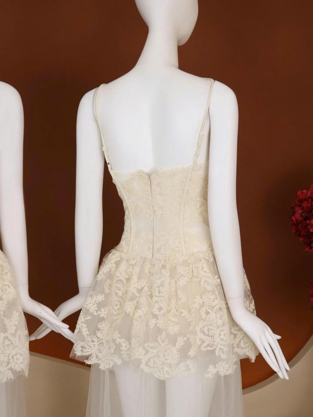 Photo 8 of Váy ren corset tulle màu kem size S