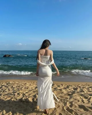 Photo 3 of Váy trắng dài có mũ lụa nữ