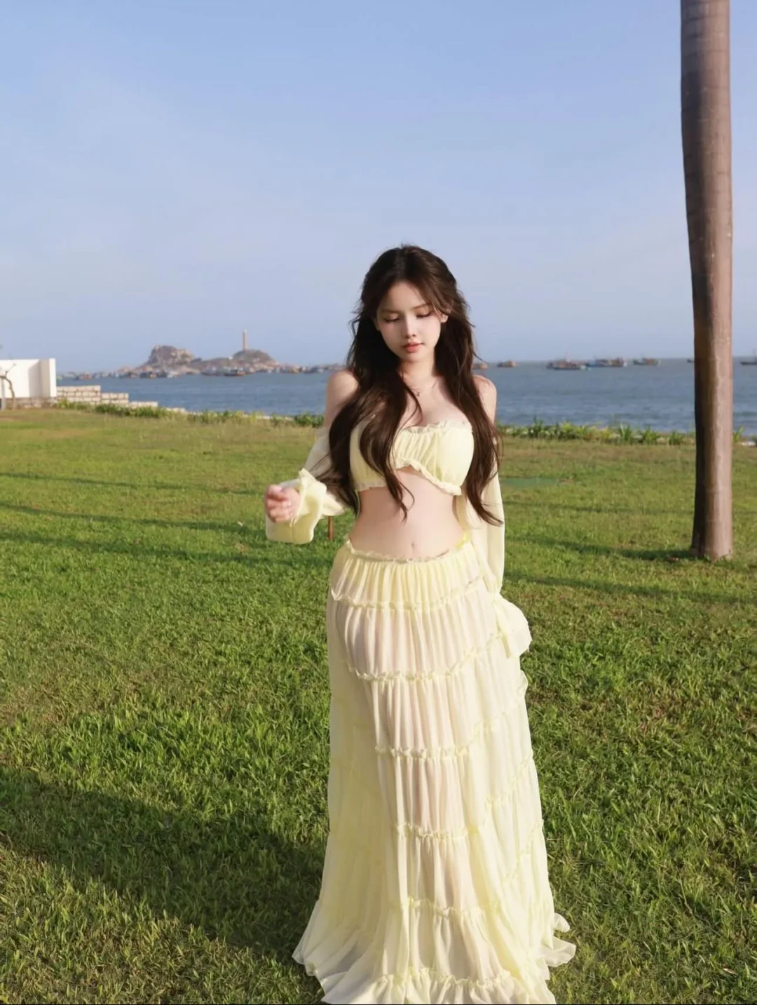 Photo 1 of Set crop top và váy maxi voan vàng nhạt nữ