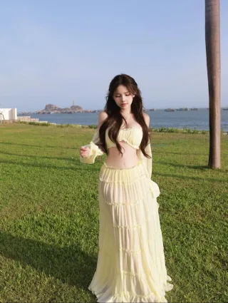 Photo 1 of Set crop top và váy maxi voan vàng nhạt nữ