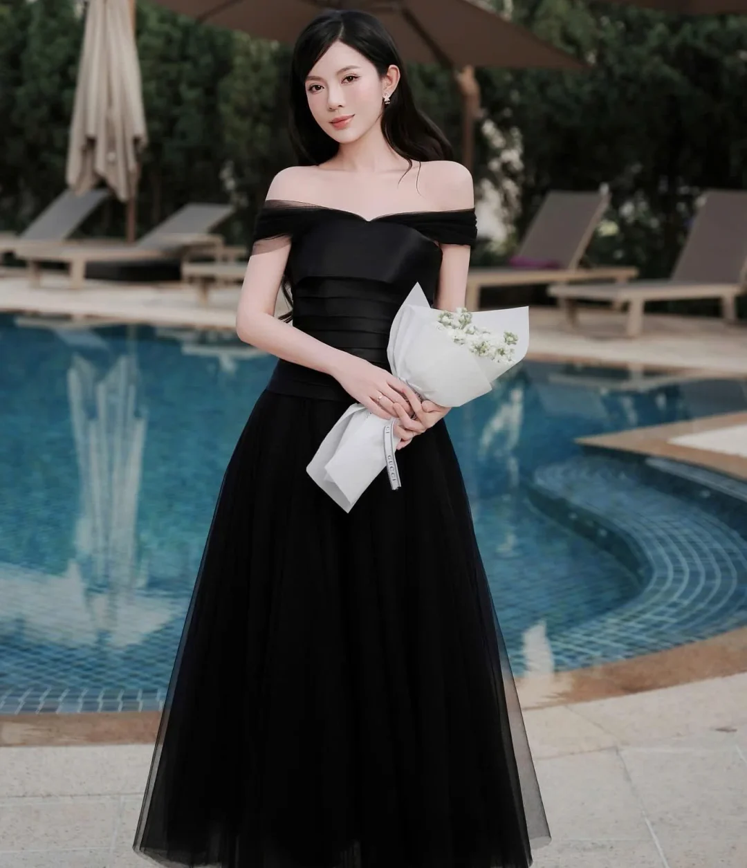 Photo 2 of Đầm dạ hội đen trễ vai nữ sang trọng
