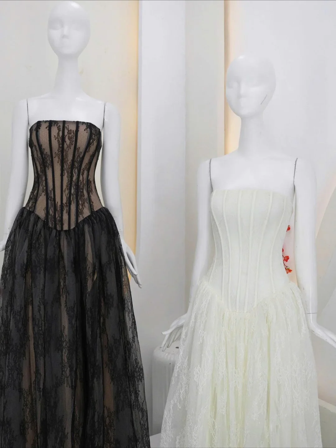 Photo 6 of Váy dạ hội trắng strapless Chouchou size S