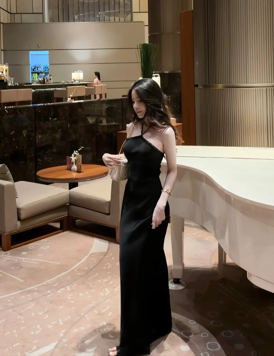 Ảnh 1 của Váy dạ hội dài đen lụa nữ size S/M