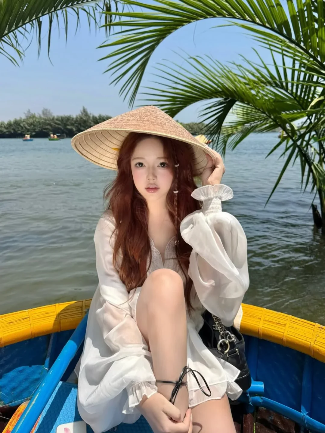 Ảnh 6 của Váy trắng mini tay phồng Chouchou nữ