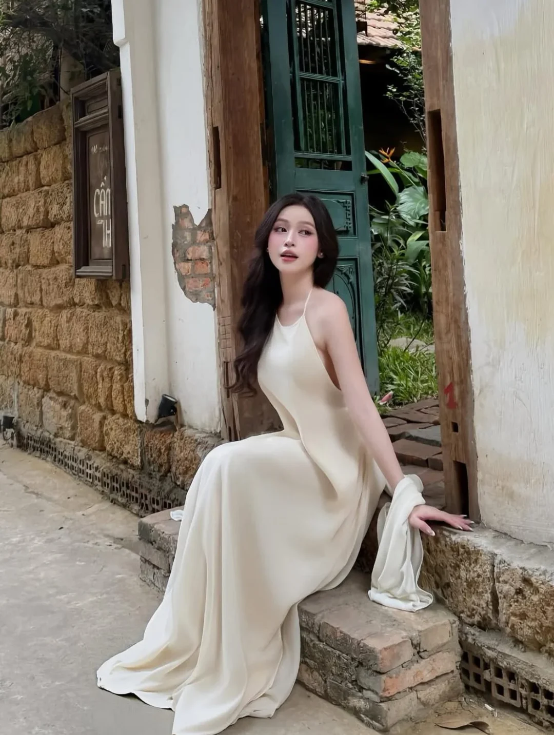 Ảnh 1 của Đầm maxi lụa kem hai dây nữ