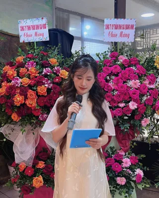 Ảnh 1 của Áo Dài Nữ Truyền Thống Màu Kem Thêu Lá