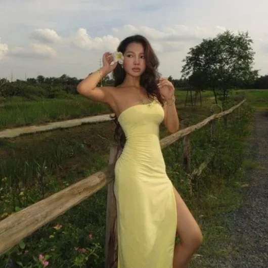 Ảnh 2 của Đầm maxi vàng lệch vai nữ cho thuê