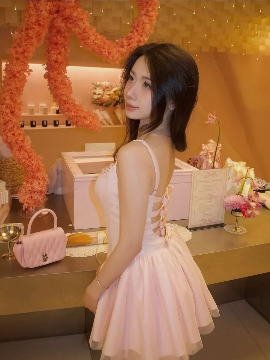 Photo 1 of Váy ngắn hai dây trắng hồng nữ tính