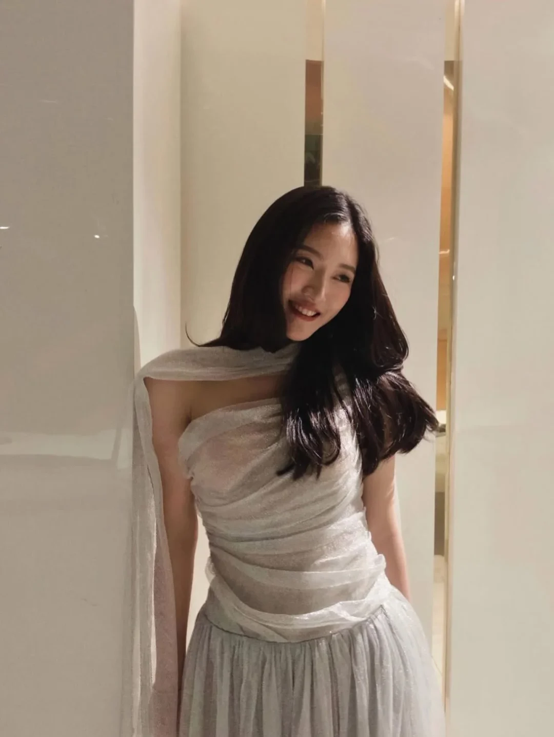 Photo 3 of Đầm tiệc một vai voan xám nhạt Chouchou