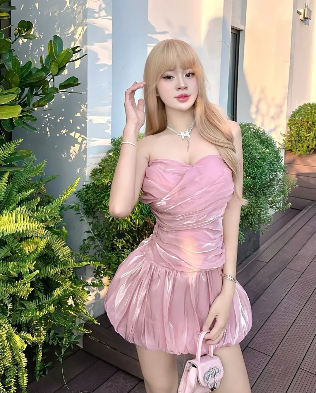 Photo 1 of Váy cúp ngực hồng bóng size M