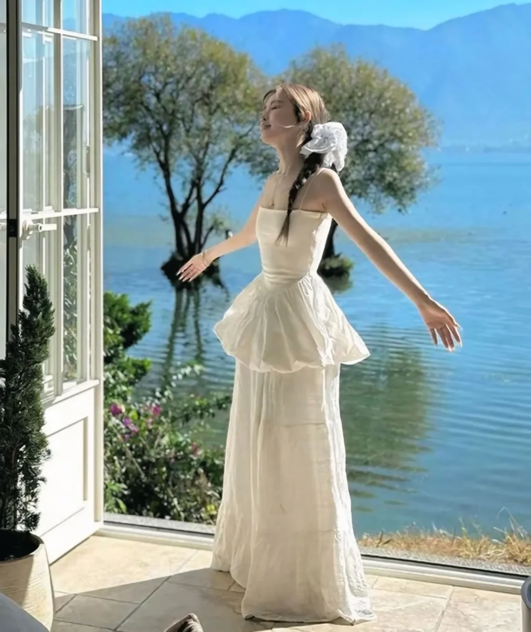 Ảnh 2 của Váy tiệc trắng dài nữ bay bổng
