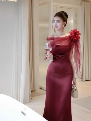 Ảnh 3 của Váy dạ hội đỏ lệch vai size M
