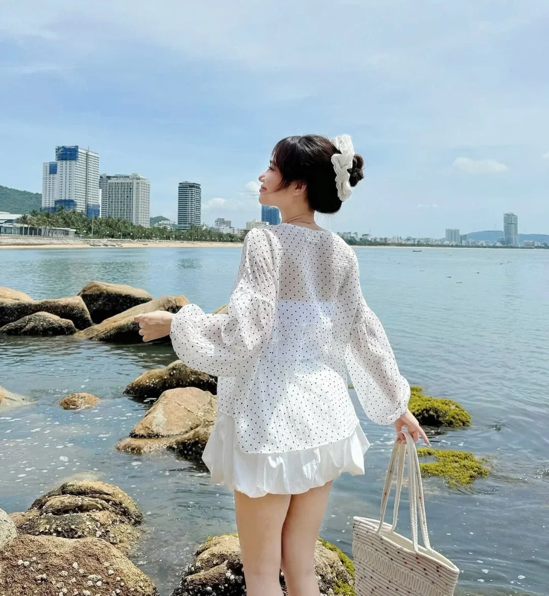 Ảnh 2 của Set Áo Blouse Chấm Bi Tay Phồng Nữ