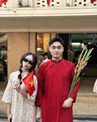 Ảnh 1 của Áo dài couple lụa đỏ trắng hoa nhí