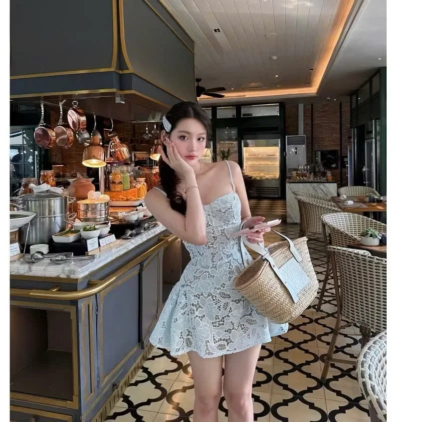 Photo 3 of Đầm ren hai dây ngắn xanh nhạt hottrend