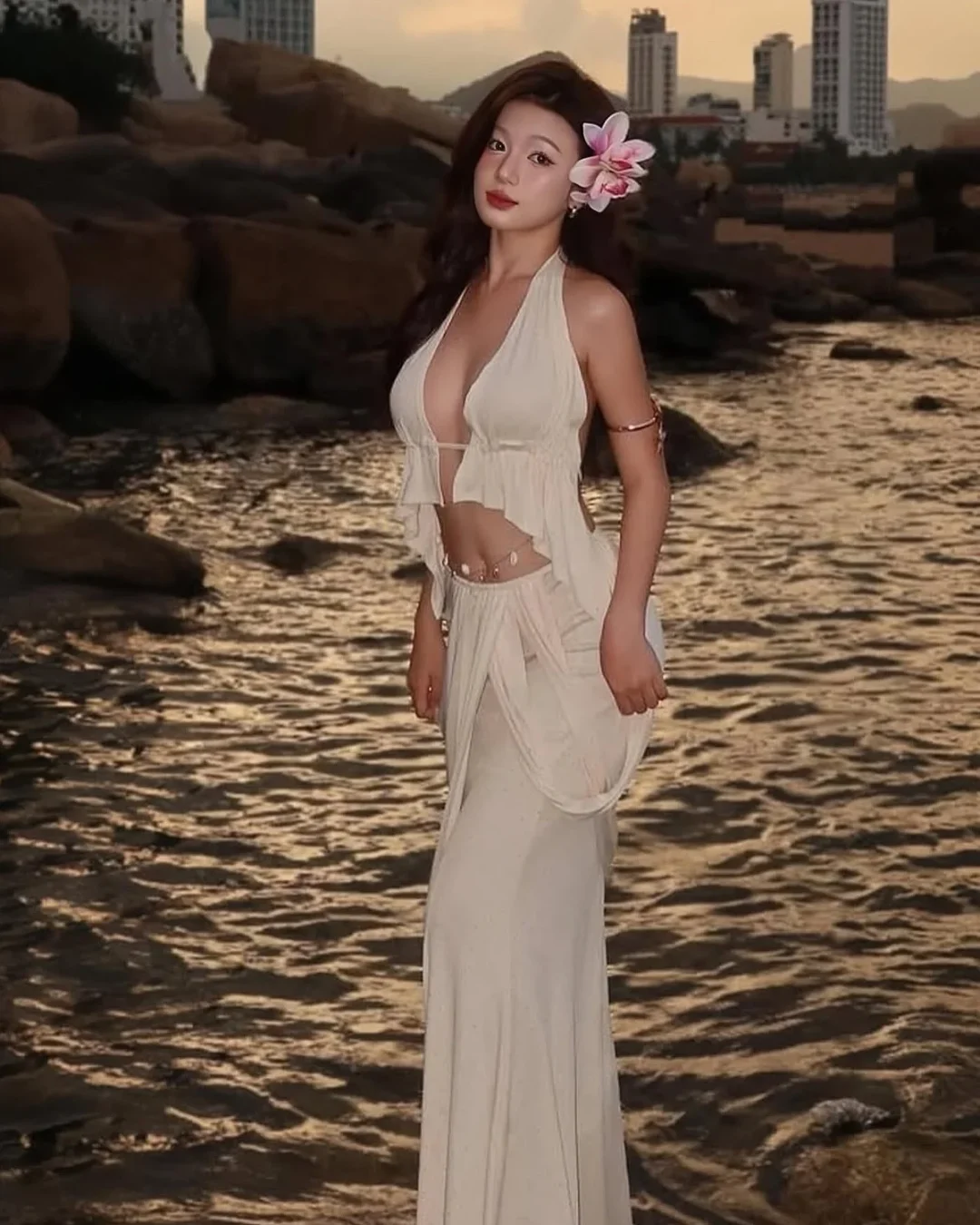 Photo 1 of Váy maxi trắng hở eo nữ size S/M