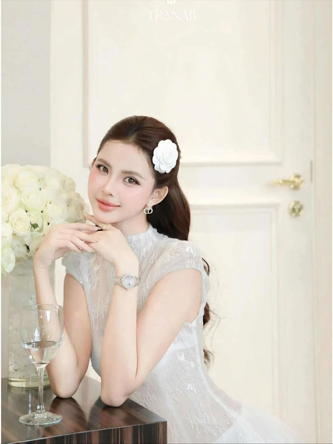 Photo 3 of Áo dài trắng ren nữ sang trọng