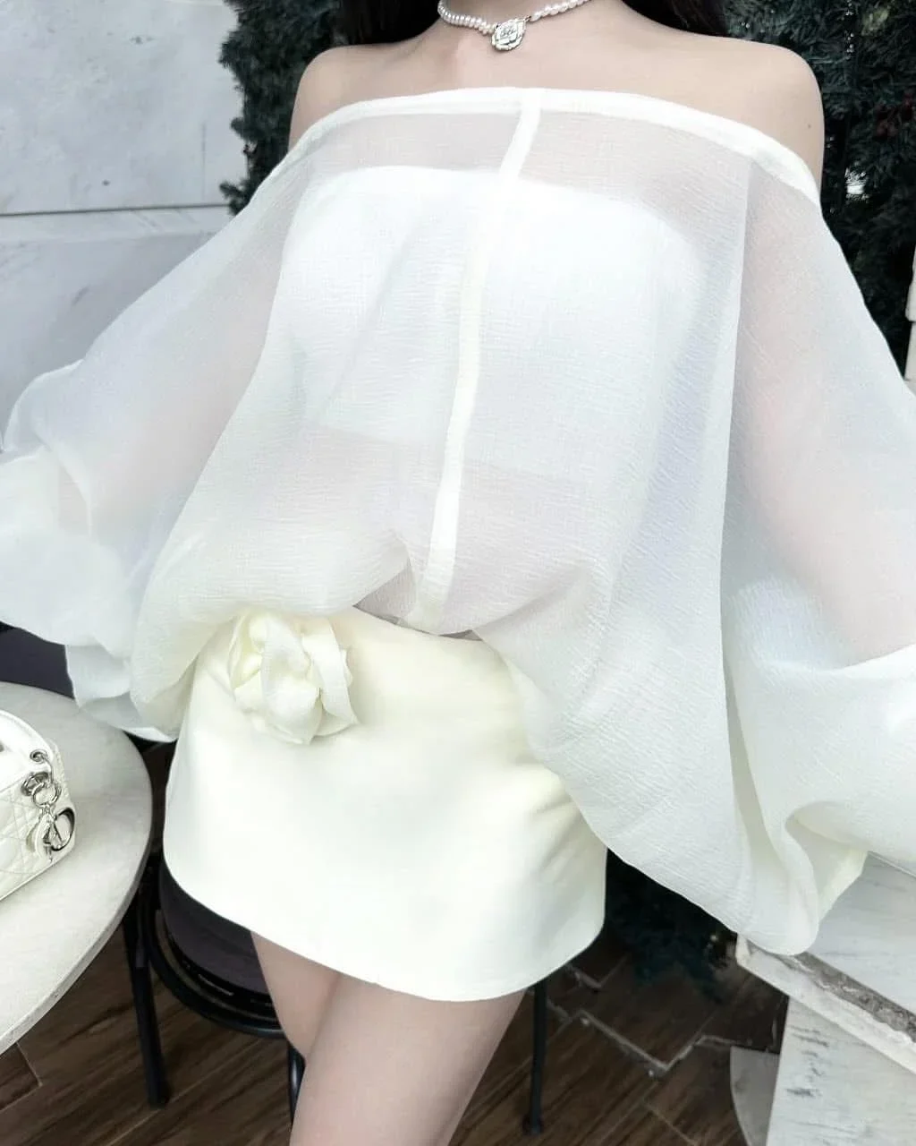 Ảnh 3 của Set áo trễ vai váy mini trắng nữ