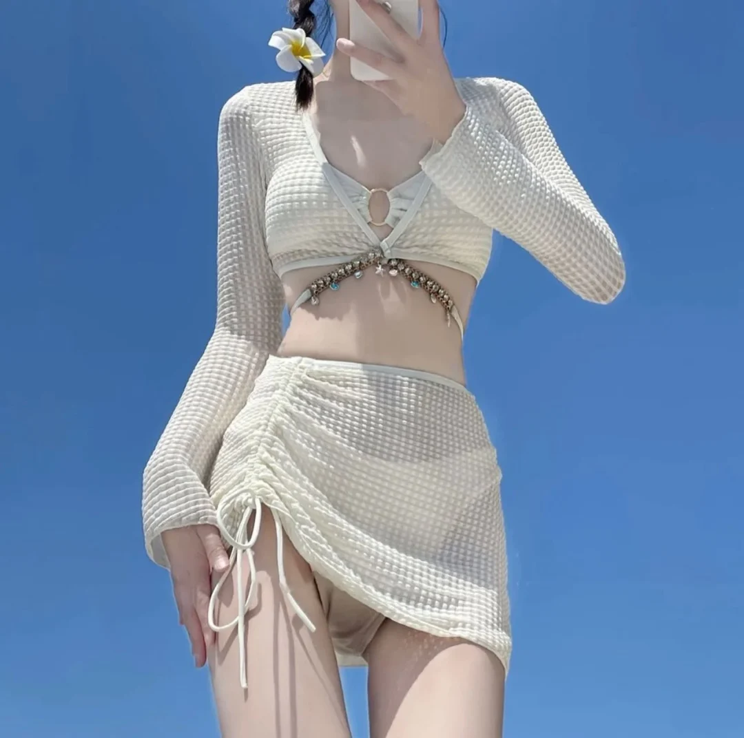 Ảnh 3 của Set croptop chân váy mini trắng kem nữ