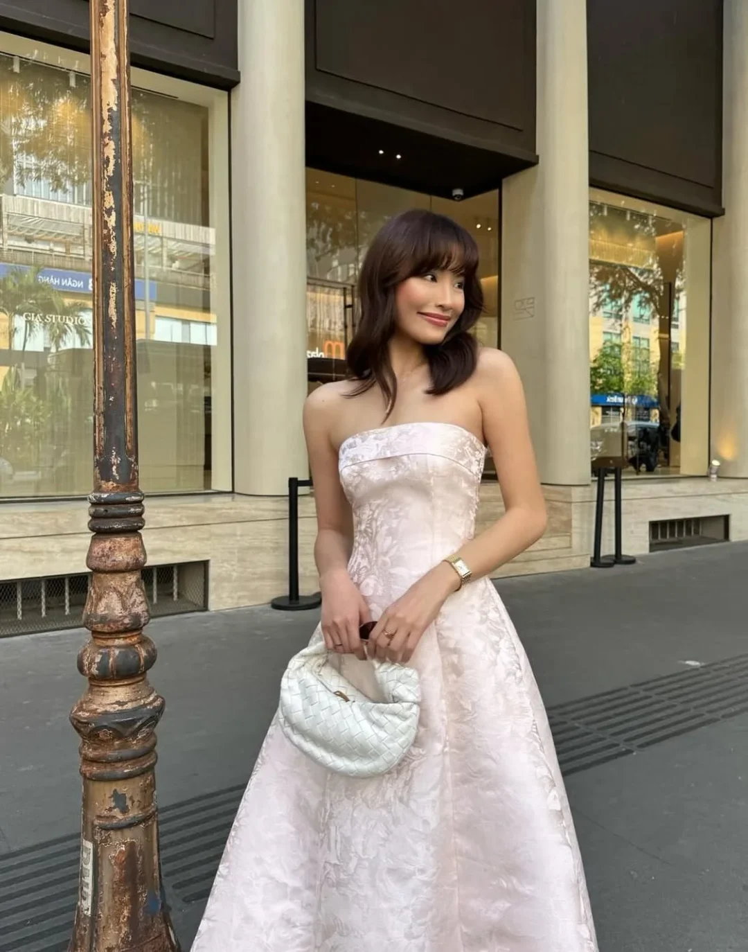 Photo 4 of Đầm dạ hội strapless hồng nhạt size M