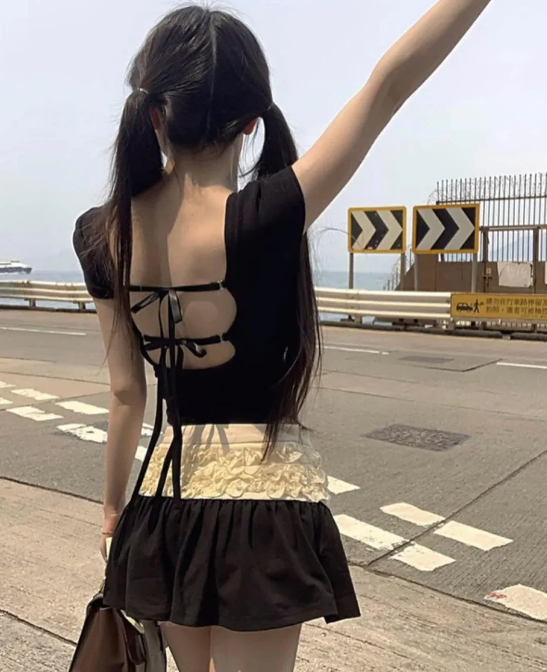 Photo 3 of Set croptop đen chân váy nhún nữ size S