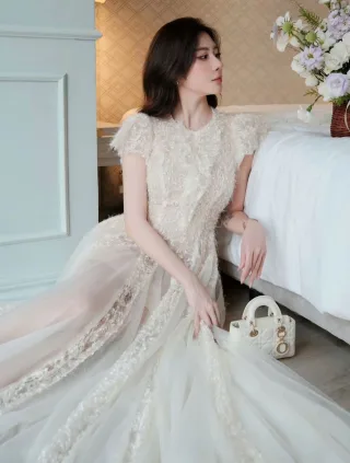 Ảnh 3 của Váy dạ hội ren trắng sang trọng