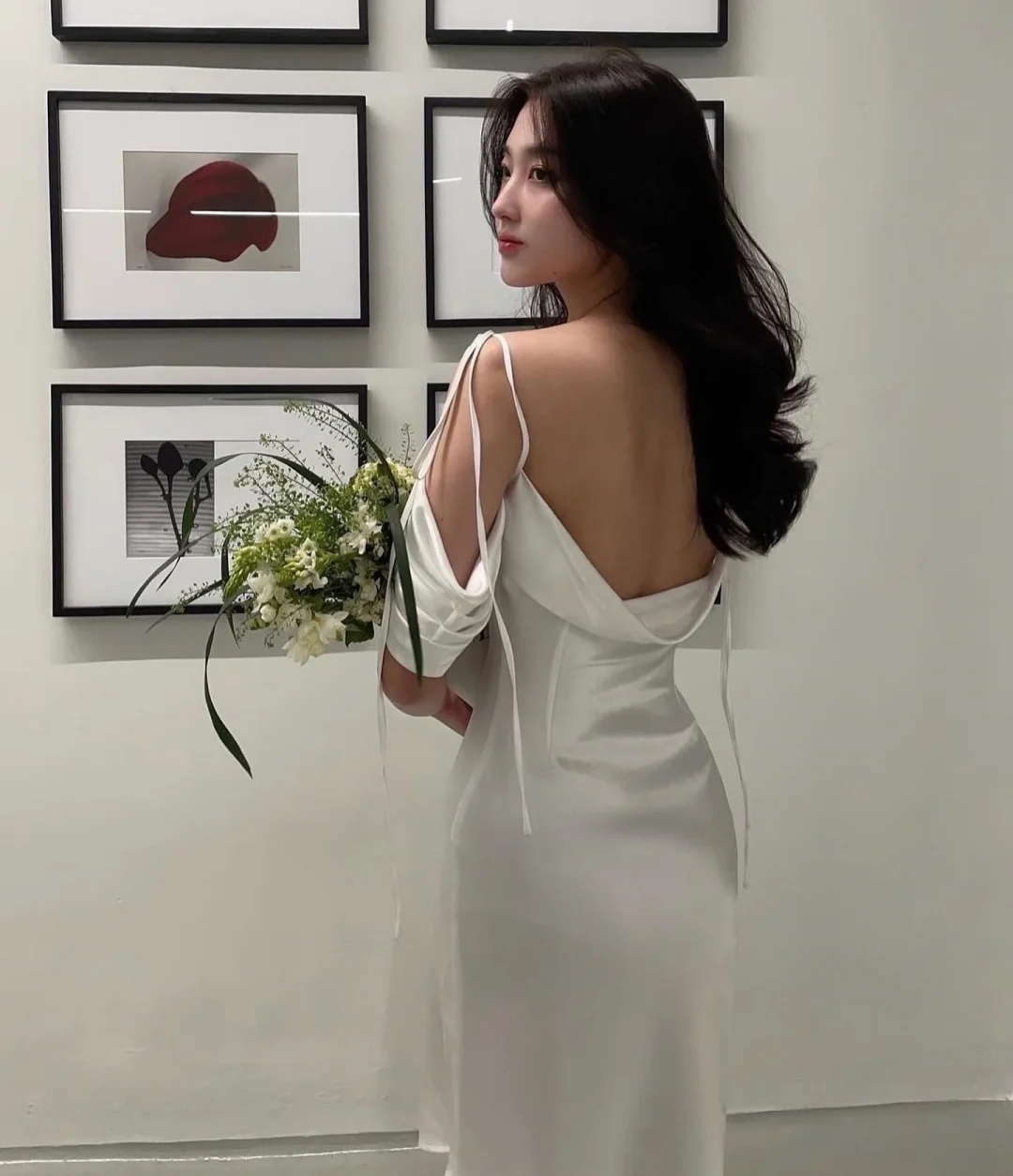 Photo 3 of Váy midi trắng satin La Luna Nudieye
