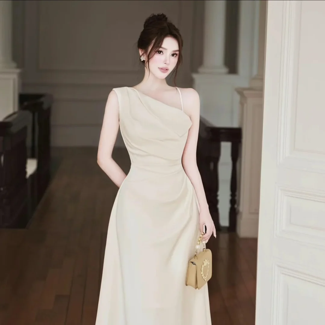 Ảnh 2 của Váy maxi một vai màu kem nữ