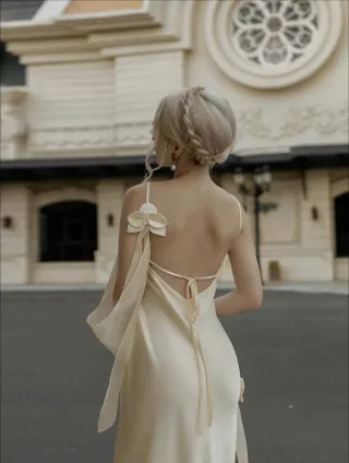 Photo 2 of Đầm dạ hội satin kem nữ size M