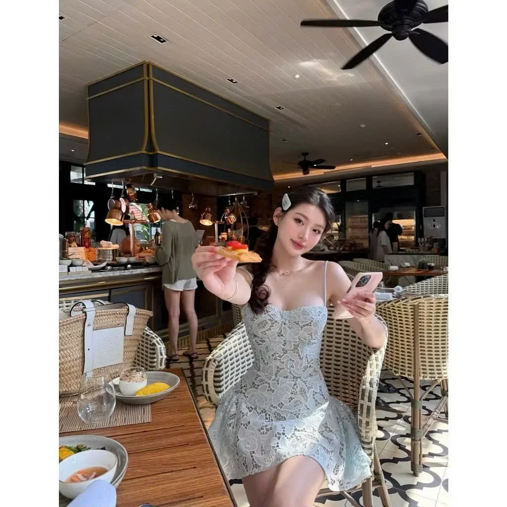 Photo 1 of Đầm ren hai dây ngắn xanh nhạt hottrend