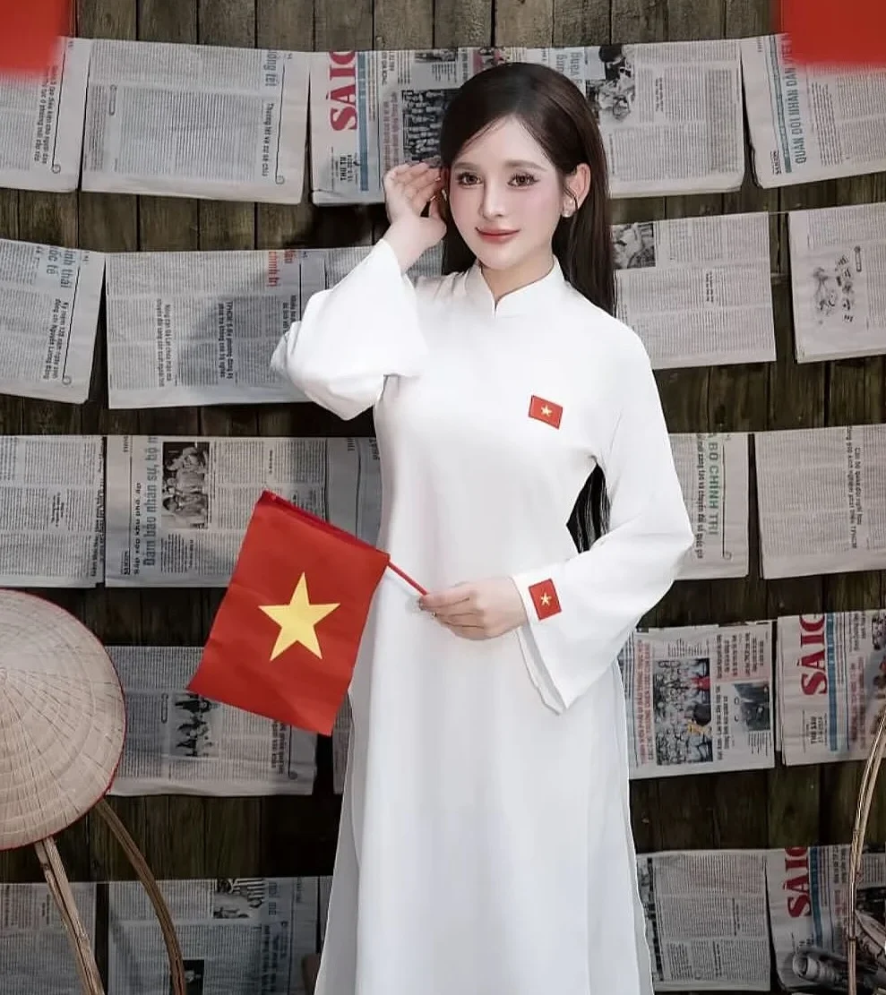 Photo 2 of Áo dài nữ trắng truyền thống cho thuê