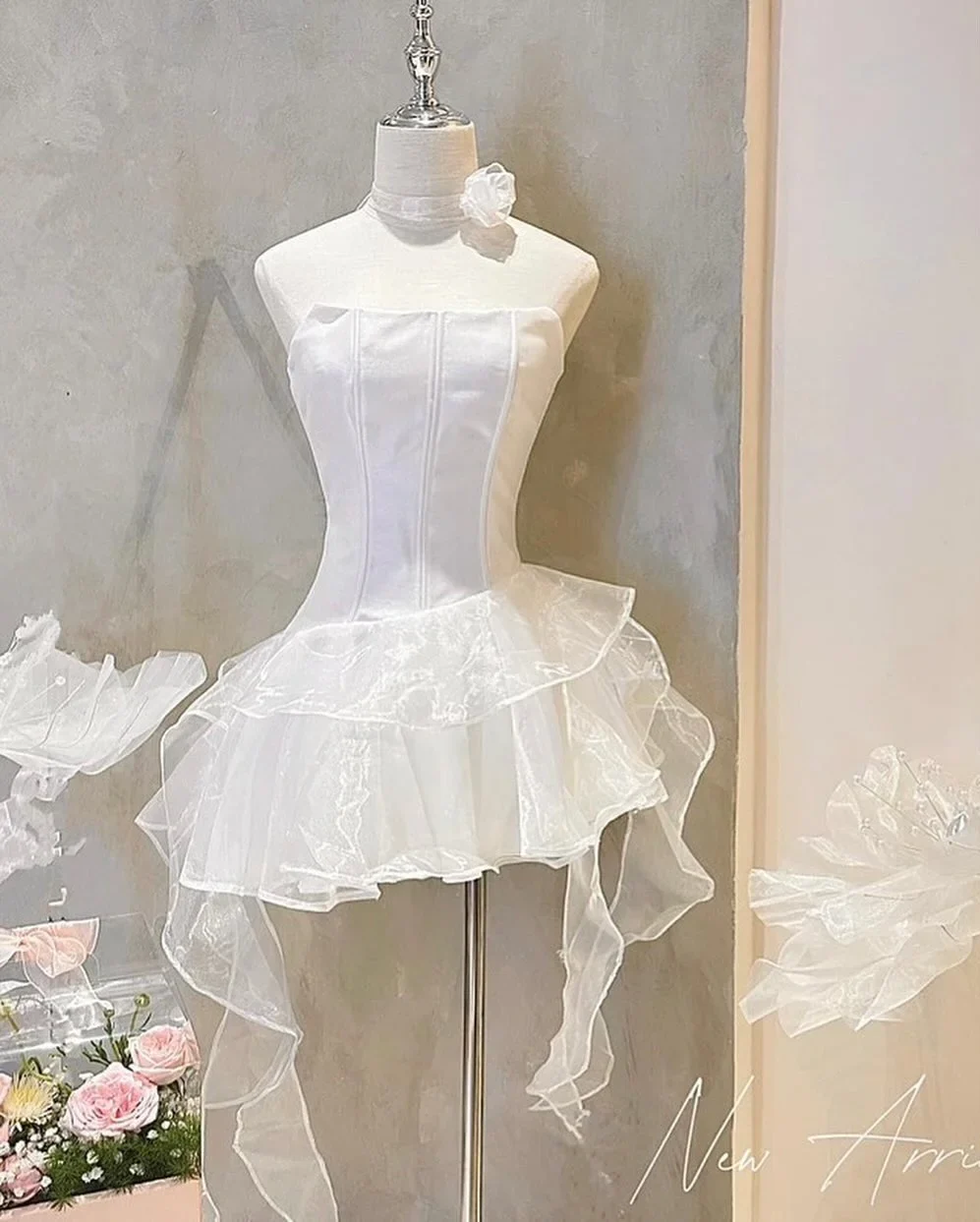Ảnh 1 của Đầm cúp ngực tafta trắng corset Briebrie