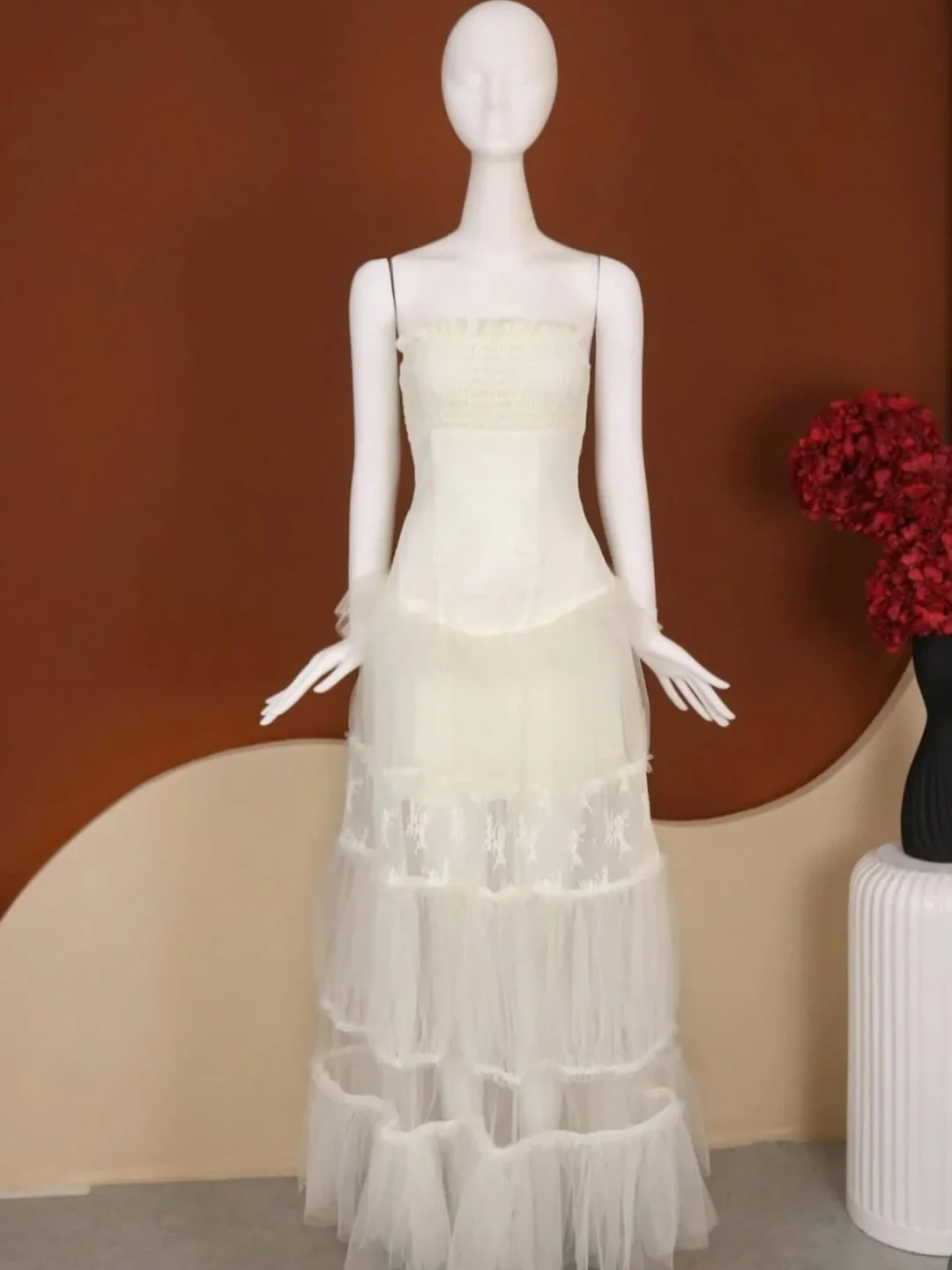 Ảnh 5 của Váy maxi trắng ren nữ Chouchou size S