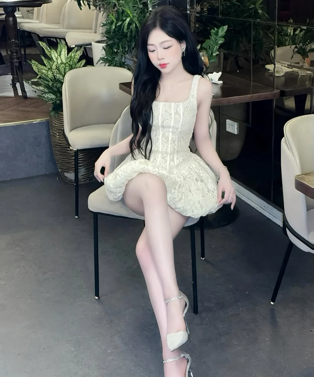 Ảnh 2 của Đầm ren trắng ngắn corset nữ