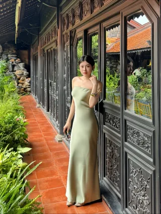 Ảnh 4 của Đầm cúp ngực satin xanh sage nữ