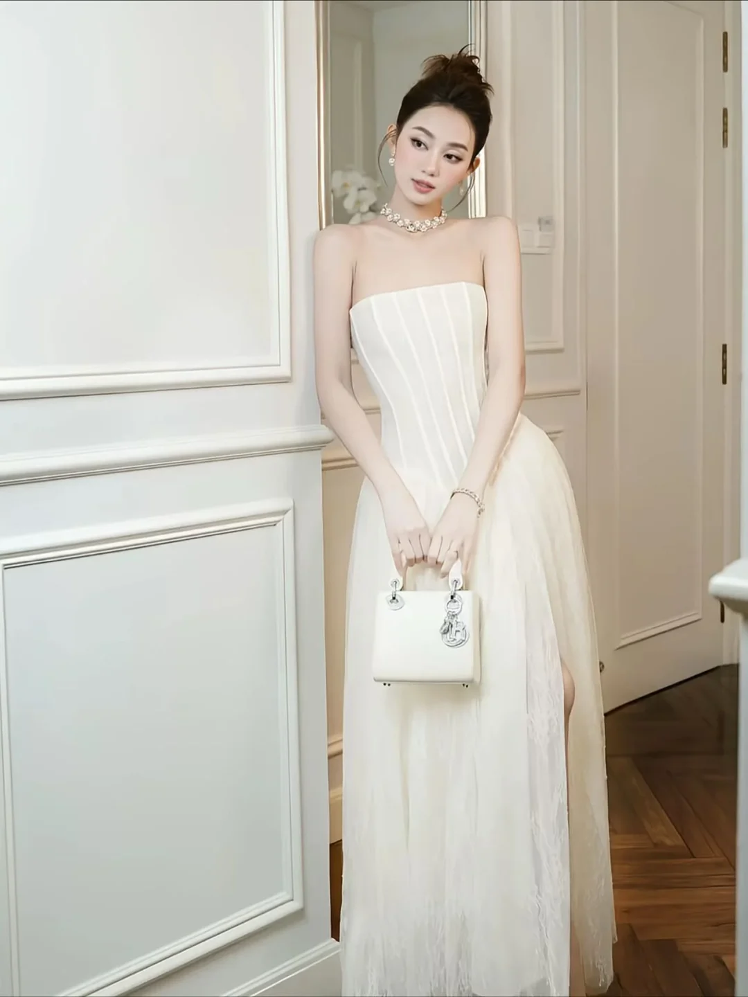 Photo 4 of Đầm maxi trắng strapless sang trọng