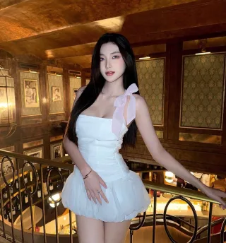 Ảnh 1 của Đầm trắng quây nơ vai size S