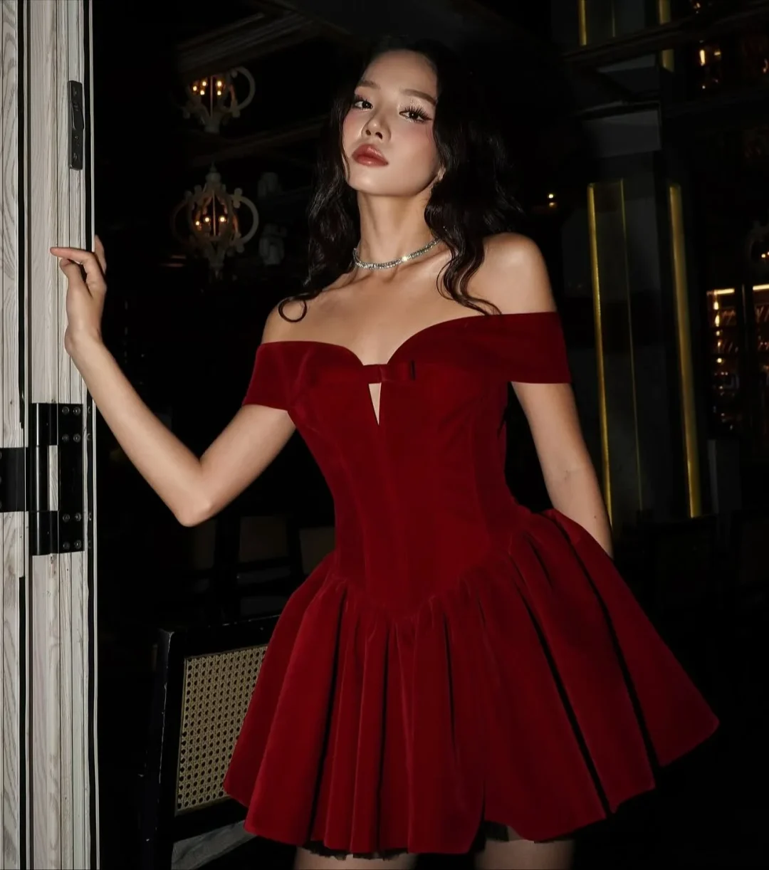Ảnh 6 của Đầm trễ vai nhung đỏ Jubinstudio size S