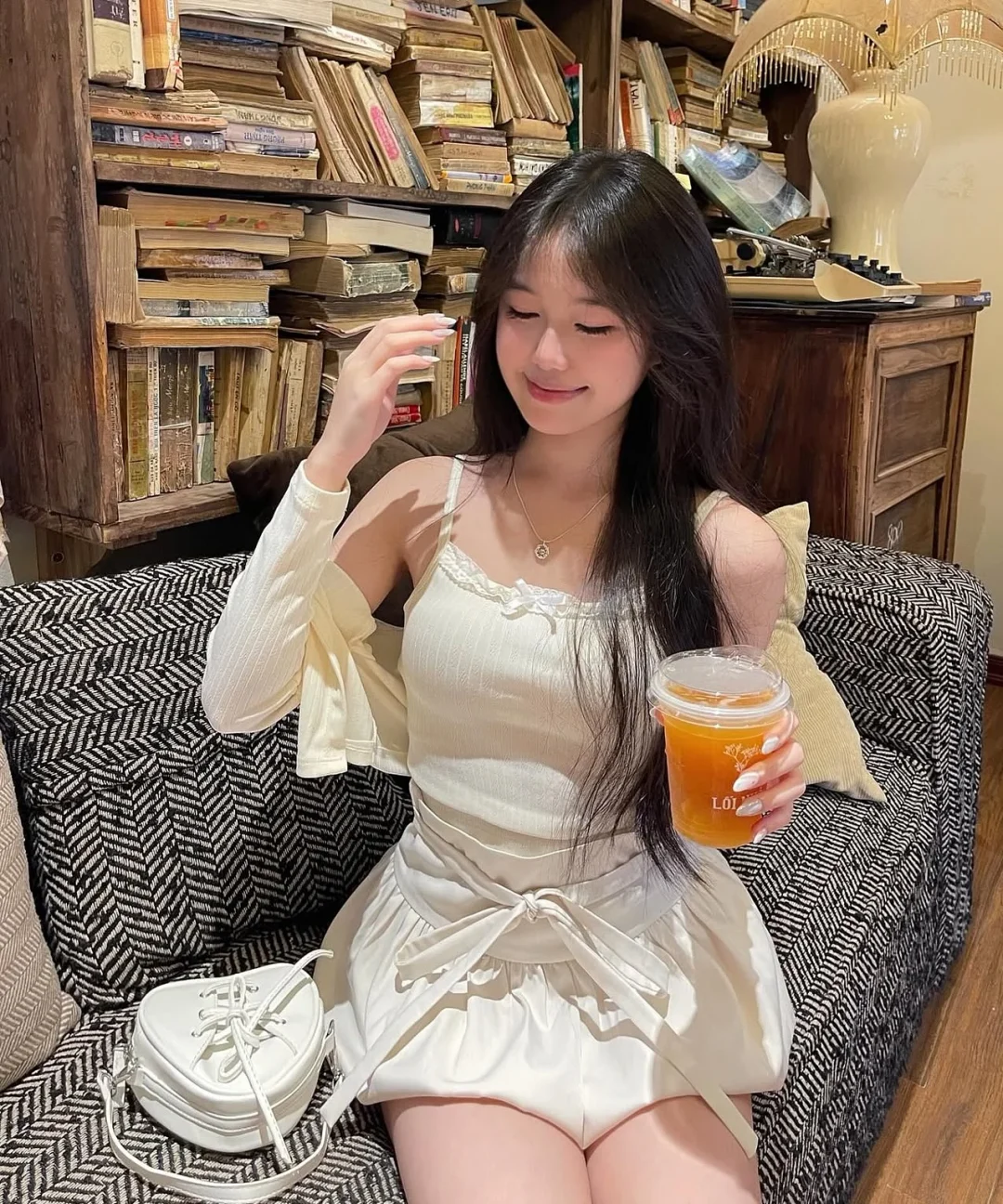 Photo 2 of Bộ croptop trắng chân váy xòe nữ