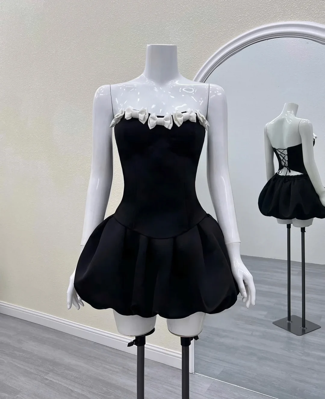 Ảnh 5 của Đầm đen nơ kem quây ngực size S/M