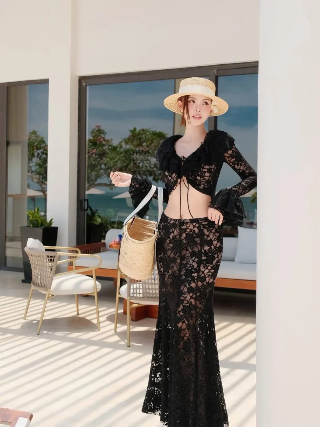 Ảnh 2 của Set ren đen croptop váy dài nữ