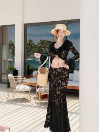 Ảnh 2 của Set ren đen croptop váy dài nữ