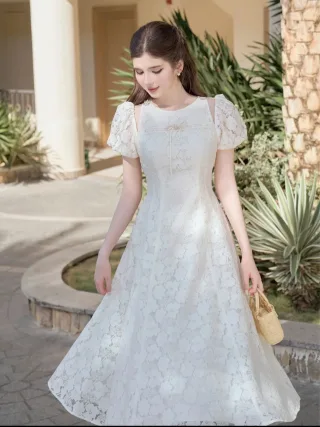 Ảnh 1 của Váy ren trắng maxi tay phồng nữ