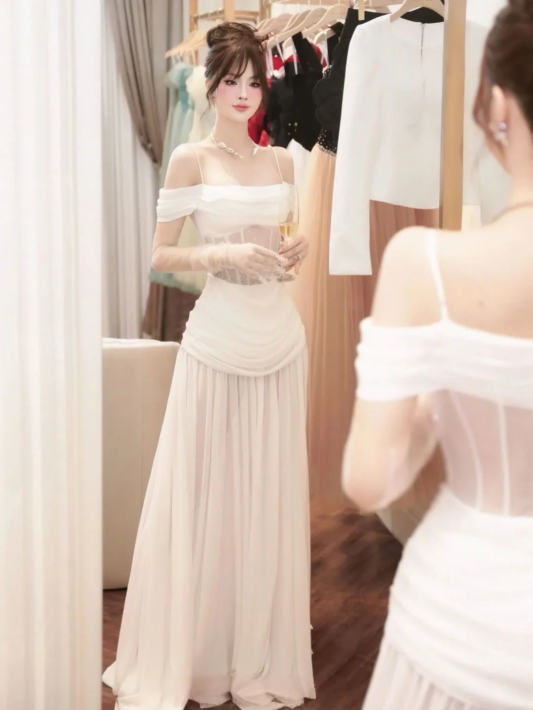Photo 3 of Đầm dạ hội trắng corset size M