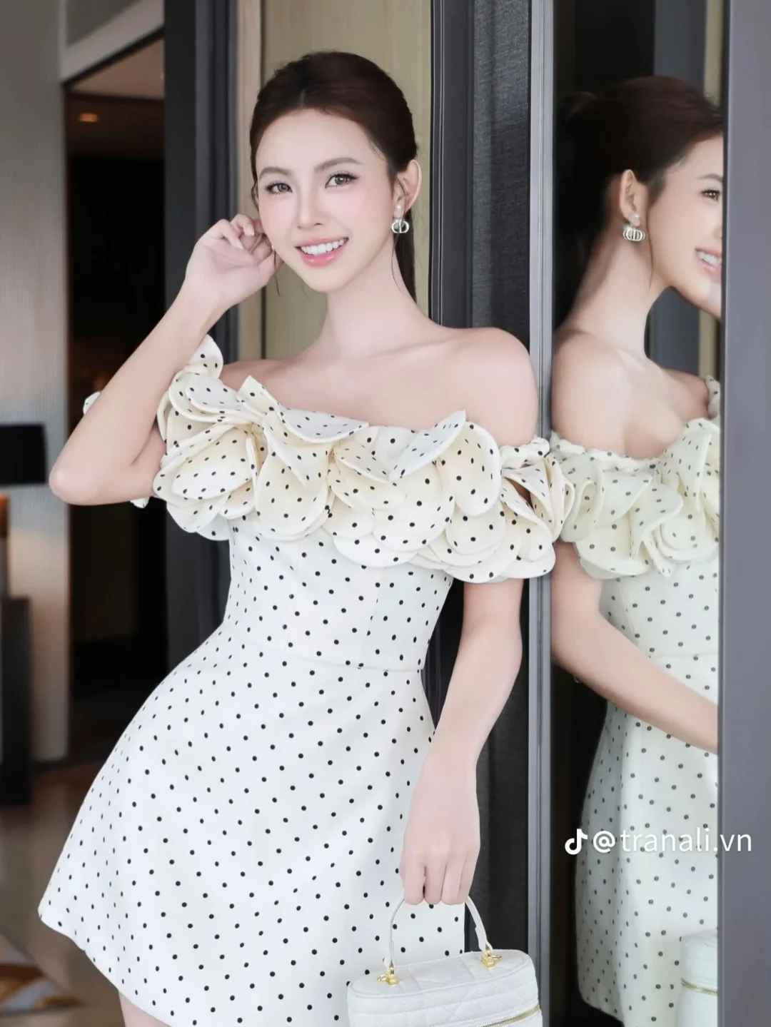 Ảnh 4 của Váy trễ vai chấm bi trắng nữ