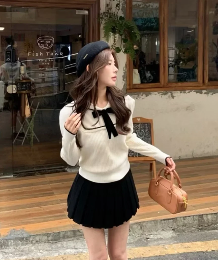 Photo 1 of Set áo len nơ đen chân váy xếp ly nữ size S